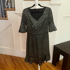 V-neck gray sequin dress with Midlink sleeves